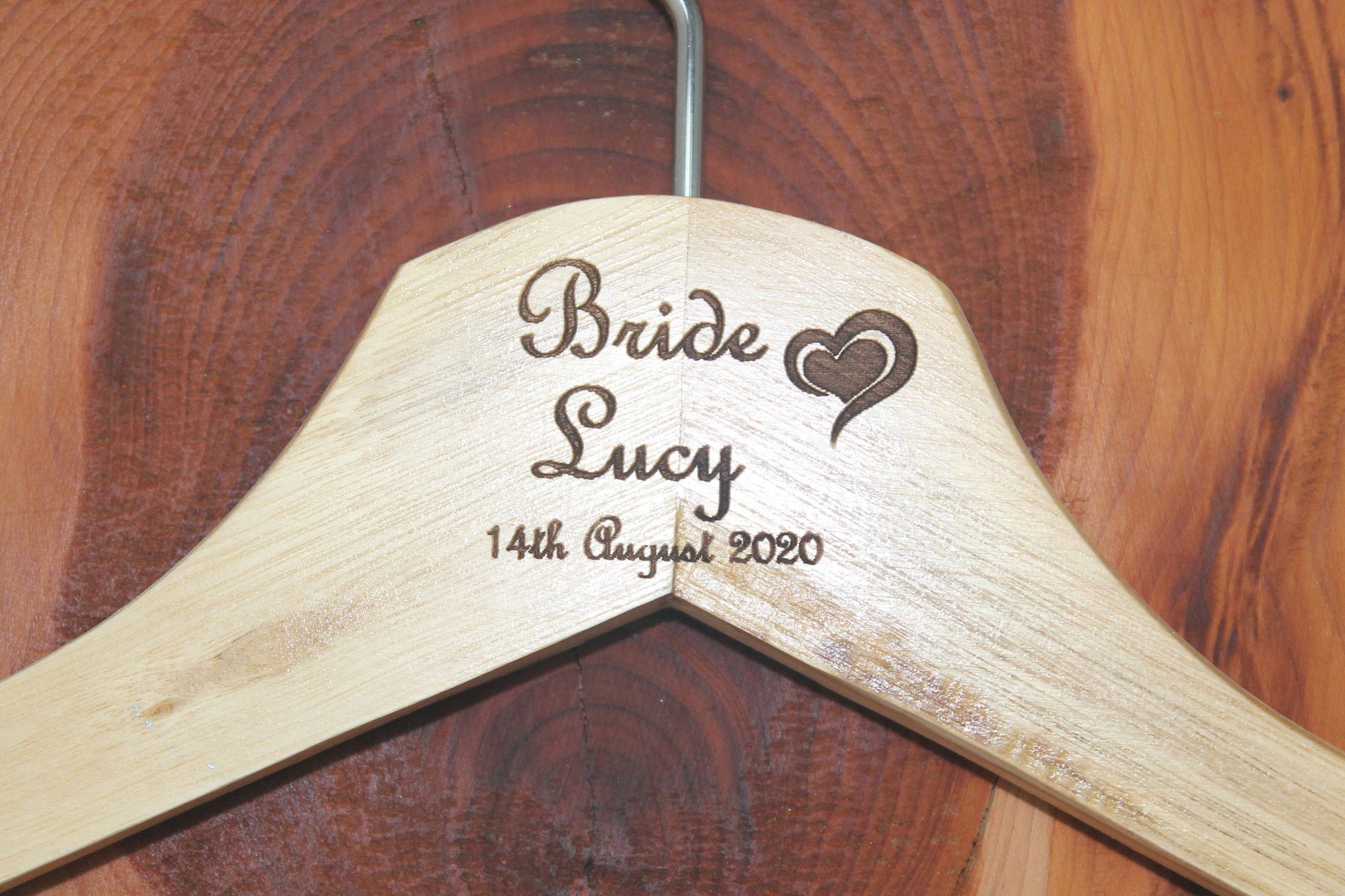 Personalised Bridal Wedding Hanger in Wood or White - Hanger Engraved Wedding Gift Bride, Bridesmaids and more - Deco Heart